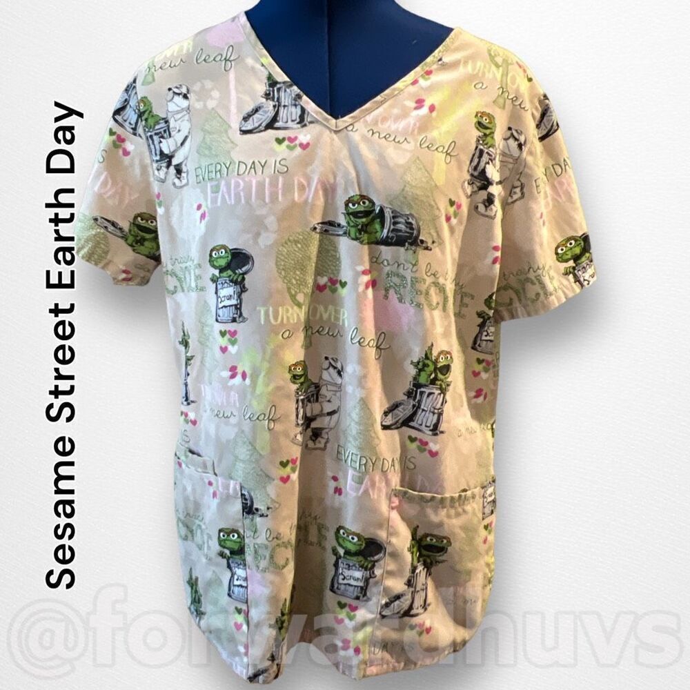 Oscar the Grouch Sesame Street Earth Day Scrub Top Size Small